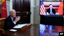 美国总统拜登从白宫通过视频与中国国家主席习近平通话。(2021年11月15日)