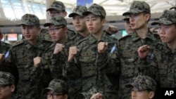 South Korean army soldiers pose before leaving for Haiti at the Incheon International Airport, in South Korea, Wednesday, 10 Feb. 2010