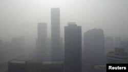 Buildings are seen in heavy haze in Beijing's central business district, January 14, 2013. 