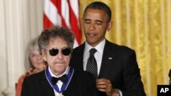 Predsjedničkom medaljom odlikovan je i legendarni Bob Dylan