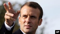 El presidente francés, Emmanuel Macron, llega a la necrópolis de Trottoir en Les Eparges, al este de Francia, el martes 6 de noviembre de 2018, como parte de las ceremonias que marcan el centenario del fin de la Primera Guerra Mundial. 