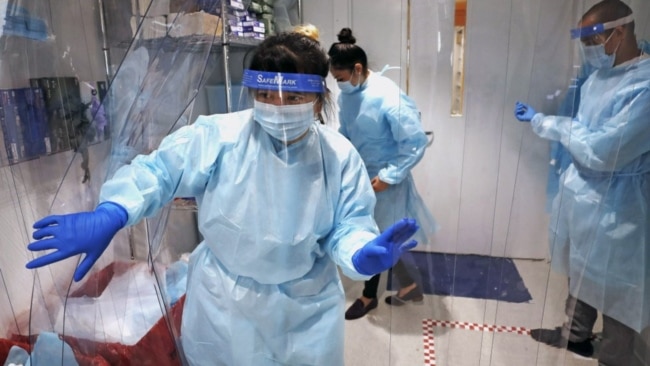 Laboratorija za testiranje na Kovid 19 na Univerzitetu Bostona (Foto: AP/Charles Krupa)