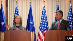 Amerika Dışişleri Bakanı Clinton ve Kosova Başbakanı Haşim Taçi