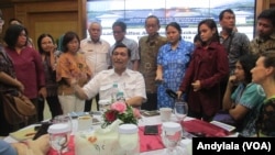 Menteri Koordinator bidang Politik Hukum dan Keamanan Luhut Binsar Panjaitan di kantor Kemenkopolhukam. (Foto: VOA/Andylala).