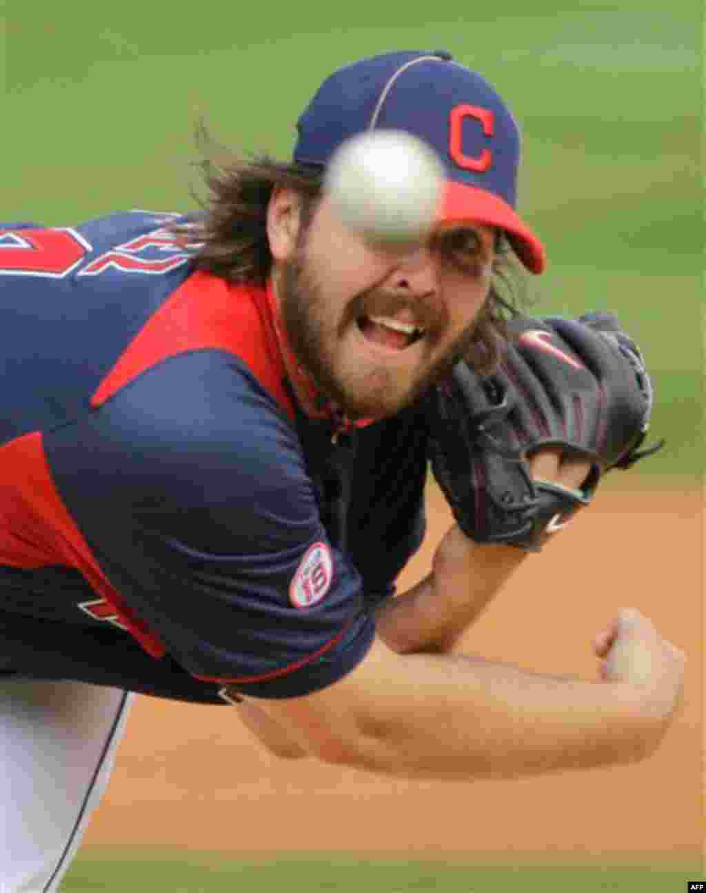 Cleveland Indians' Chris Perez pitches against the Los Angeles Dodgers in the third inning of a spring training baseball game. (AP/Mark Duncan)