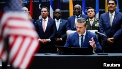 战争部长海格塞斯在佛罗里达州多拉尔的美国南方司令部总部与加勒比海、中美洲和南美洲国家的国防和安全领导人就联合安全协议发表讲话。(2026年3月5日)