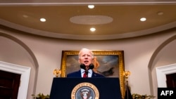 조 바이든 미국 대통령이 27일 백악관에서 '코로나 경기부양법안'에 대해 연설하고 있다. 