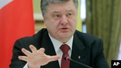 Tổng thống Ukraine Petro Poroshenko thông báo về cuộc họp thượng đỉnh với EU. 