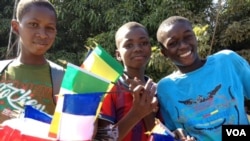 Des drapeaux français en vente au Mali (Photo d'Idriss Fall)