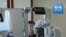 Dites aah: en Chine, des robots pour pratiquer les tests Covid