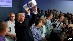 El presidente de Estados Unidos, Donald Trump, dijo el jueves que la ayuda federal a Puerto Rico tras recientes huracanes no puede ser “para siempre”.