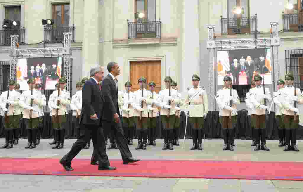 El presidente Barack Obama y su homólogo chileno Sebastian Piñera en la ceremonia en el Palacio de La Moneda, en Santiago, Chile.