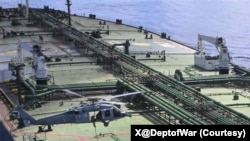 미군이 2026년 4월 23일, 인도-태평양 사령부(INDOPACOM) 책임 구역 내 인도양에서 이란산 석유를 운송하던 제재 대상 무국적 선박 ‘마제스틱 X’(M/T Majestic X)호에 대해 해상 차단 및 승선 검문을 실시하고 있다.