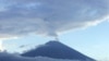 Gunung Agung Muntahkan Abu dan Asap, Tingkat Siaga Tidak Dinaikkan