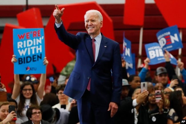 រូបឯកសារ៖ លោក Joe Biden អតីតអនុប្រធានាធិបតីអាមេរិក ថ្លែងនៅក្នុងយុទ្ធនាការស្វែងរកសំឡេងឆ្នោត នៅទីក្រុង Detroit រដ្ឋ Michigan កាលពីថ្ងៃទី៩ ខែមីនា ឆ្នាំ២០២០។