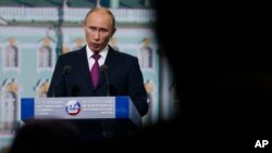 Владимир Путин открывает ПМЭФ 2013