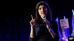 La candidata presidencial republicana y exembajadora ante la ONU Nikki Haley hace comentarios en un evento de campaña en Forth Worth, Texas, el lunes 4 de marzo de 2024. (Foto AP/Tony Gutiérrez)