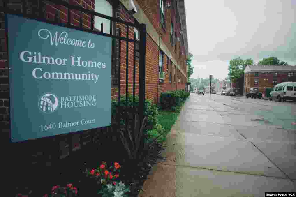 Freddie Gray était un habitant des Gilmor Homes, à Sandtown, des maisons construites pour les familles défavorisées.&nbsp;Baltimore, le 6 mai 2016. (VOA/ Nastasia Peteuil)