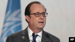 Presiden Perancis Francois Hollande berbicara pada pembukaan konferensi iklim PBB di Marrakech, Maroko, Selasa (15/11).