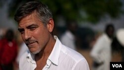 Aktor George Clooney mengatakan ia terkejut dipanggil sebagai saksi dalam kasus pelanggaran seksual PM Italia Silvio Berlusconi.