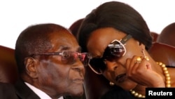 FILE: Former president Robert Mugabe and his wife Grace Mugabe. REUTERS/Philimon Bulawayo TPX IMAGES OF THE DAY - RTX3DGG4