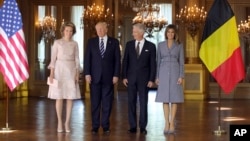 El presidente Trump y su esposa Melania junto al rey Felipe de Bélgica y su esposa, la reina Matilde en el Palacio Real en Bruselas.