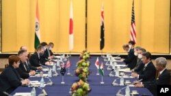 마리스 페인 호주 외교장관(왼쪽 첫번째)과 마이크 폼페오 미 국무장관(왼쪽 두번째), 모태기 도시미쓰 일본 외무장관(오른쪽 두번째), 그리고 수브라마냠 자이샨카르 인도 외교부 장관(오른쪽 첫번째)이 6일 일본 도쿄에서 열린 쿼드(Quad)회의에 참여했다. 