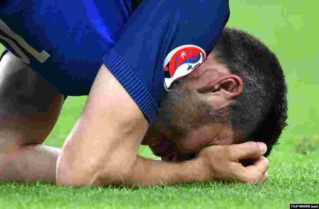 Andre-Pierre Gignac demonstra a sua tristeza após a derrota frente a Portugal, que se sagrou campeão com golo de Éder. UEFA EURO 2016