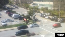 Foto del exterior del edificio sede de YouTube en San Bruno California, donde una mujer perpetró un tiroteo que dejó varios heridos. (Twitter Moments Erin@erinjeancs)