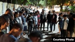 Malam refleksi digelar oleh Forum Peduli Kemanusiaan (FPK) NTT, 18 Desember 2018 di depan kantor Gubernur NTT. (Foto courtesy: Abe Maia/FPK NTT)