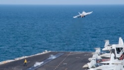 پرواز جنگنده آمریکایی از عرشه ناو آبراهام لینکلن در روز جمعه ۱۵ اسفند