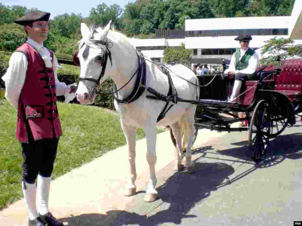 Ispred ambasade Francuske