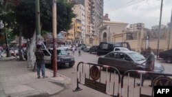 Polisi Mesir memblokade lokasi di mana seorang polisi membunuh dua turis Israel dan satu warga Mesir di tempat wisata Alexandria, Minggu 8 Oktober 2023.