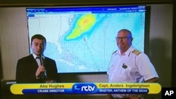 យន្ត​ហោះ​ចម្បាំង OV-10 Bronco លាបពណ៌រំឮក​សង្គ្រាម​លោក​លើកទី១ ហោះ​កាត់​អាកាសយានដ្ឋាន​អន្តរជាតិ​ Flanders មុន​នឹង​ការ​ប្រកួត​ចុះ​ចត​ចម្ងាយ​ជិត​លើ​ដី​ខ្សាច់​ក្នុង​ទីក្រុង​ Wevelgem ប្រទេស​ប៊ែលហ្ស៊ិក។