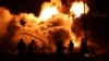 آتش‌سوزی در یک انبار نفت که مورد حمله هوایی روسیه قرار گرفته است.