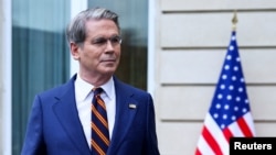 资料照片：美国财政部长斯科特·贝森特在法国巴黎结束与中国代表团为期两天的会晤后，向媒体发表讲话。(2026年3月16日)