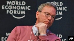 Ketua dewan direksi Google, Eric Schmidt, saat menghadiri Forum Ekonomi Dunia di Davos, Swiss. (Foto: Dok)