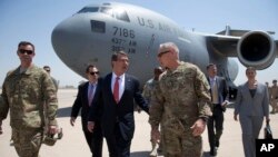 အမေရိကန် ကာကွယ်ရေးဝန်ကြီး Ash Carter ကြိုတင် မကြေညာပဲ အီရတ်ကိုရောက် (ဇူလိုင် ၂၃၊ ၂၀၁၅)