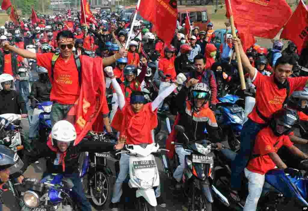 Factory workers take part in a protest in Cikarang, West Java, Indonesia, Oct. 3, 2012. 