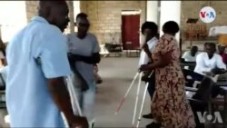 Gonayiv: Yon 20tèn Moun Andikape Resevwa Beki ak Baton pou Ede yo Mache