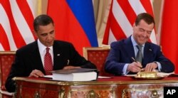 지난 2010년 4월 바락 오바마 미국 대통령과 드미트리 메드베데프 러시아 대통령이 체코 프라하에서 ‘신전략무기감축협정’에 서명했다.