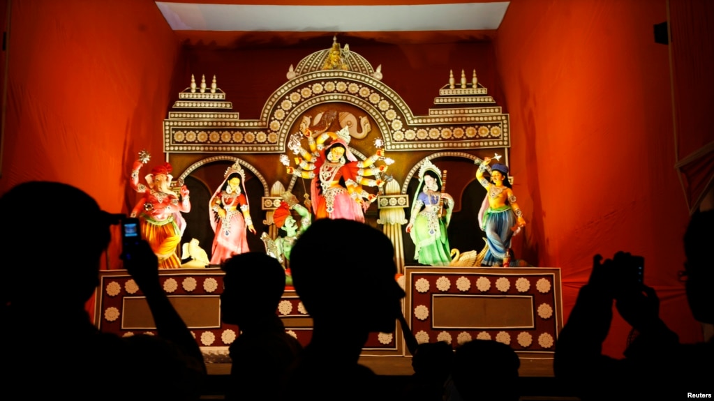 ফাইল ছবিঃ দুর্গাপূজা মণ্ডপ, ঢাকা, ২০০৯। 