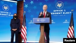 El presidente electo de EE.UU., Joe Biden, desvela su plan de vacunación masiva contra la COVID-19 en Wilmington, Delaware, el 15 de enero de 2021.