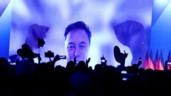 Elon Musk, PDG SpaceX, X ak Tesla pale pa videyo konferans pandan yon miting politik nan kad kanpay pati AfD Almay la nan Halle, 25 Janvye, 2025.