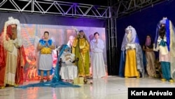 Obras de teatro que rememoran el pasaje bíblico del nacimiento de Jesús y la llegada de los Reyes Magos fueron parte de las festividades en El Salvador. [Fotografía Karla Arévalo / VOA]