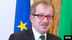 Menteri Dalam Negeri Italia Roberto Maroni