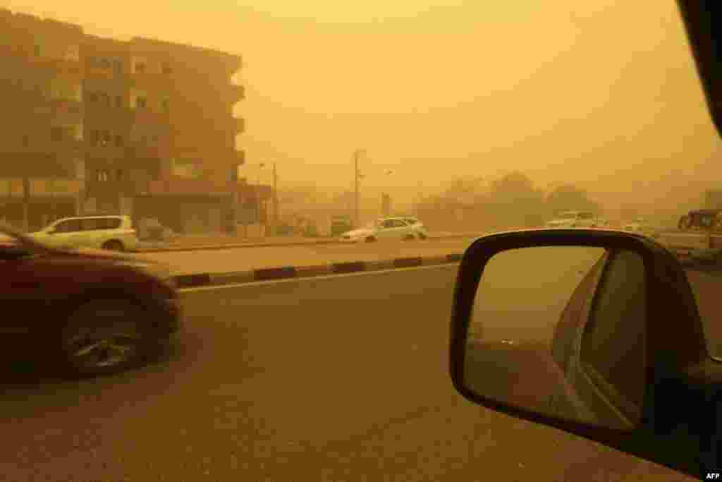 Une tempête de sable s'abat sur Khartoum, au Soudan, le 29 mars 2018.