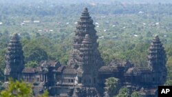 Đền Angkor Wat, Campuchia, được xếp hạng khu tưởng niệm tôn giáo lớn nhất thế giới.