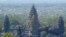 រូបឯកសារ៖ ទិដ្ឋភាព​ប្រាសាទ​អង្គរវត្តនៅ​ខេត្ត​សៀមរាប កាលពី​ថ្ងៃទី៦ ខែមិថុនា ឆ្នាំ២០០៦។ (AP Photo/Heng Sinith)