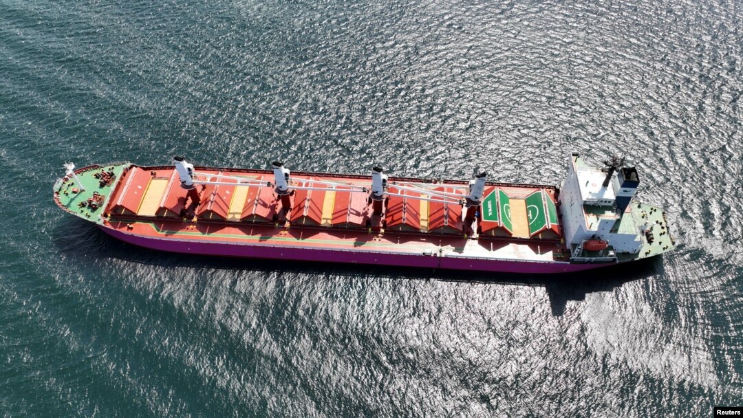 TK Majestic berbendera Saint-Kitts-and-Nevis, membawa biji-bijian di bawah Prakarsa Biji-bijian Laut Hitam PBB, menunggu di pelabuhan selatan Bosphorus di Istanbul, Turki 15 Juli 2023. (REUTERS/Mehmet Emin Caliskan)